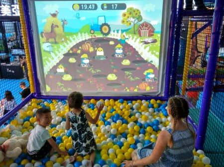 L'équipement de frappe de balle de jeux interactifs pour aire de jeux intérieure