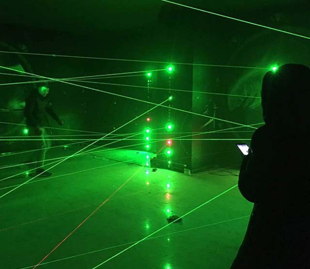 Parque infantil com etiqueta a laser